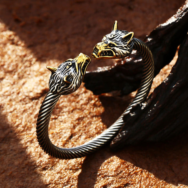 Viking Armring With Wolf Heads Design