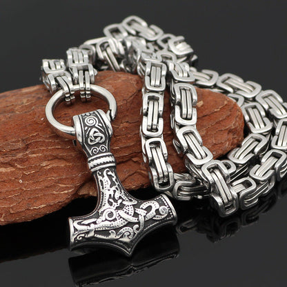 King Chain Featuring A Mjolnir Pendant