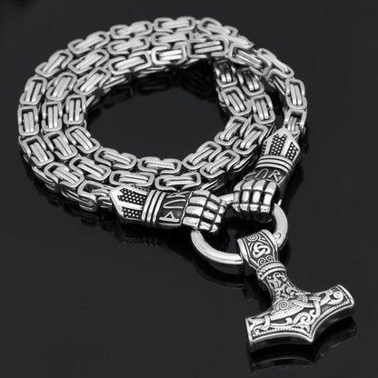 King Chain Featuring Berserker Holding A Mjolnir Pendant