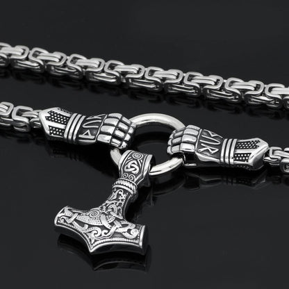 King Chain Featuring Berserker Holding A Mjolnir Pendant