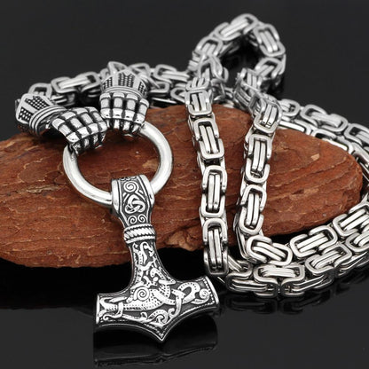 King Chain Featuring Berserker Holding A Mjolnir Pendant