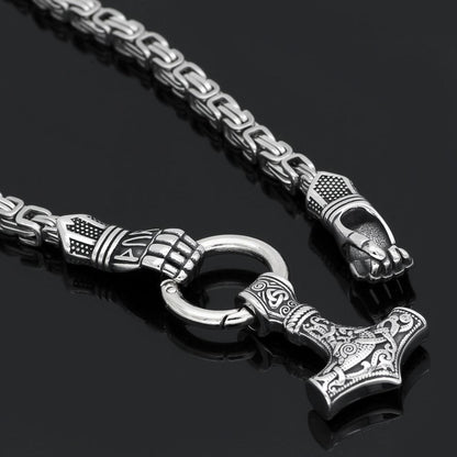 King Chain Featuring Berserker Holding A Mjolnir Pendant