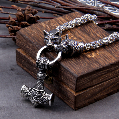 Viking king necklace - Mjölnir Wolf