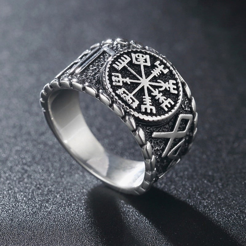 Viking Ring - Vegvisir Runes