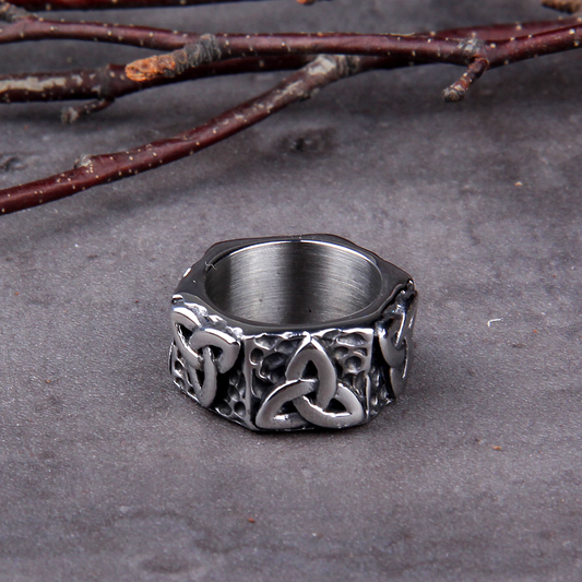 Viking Ring - Triquetra