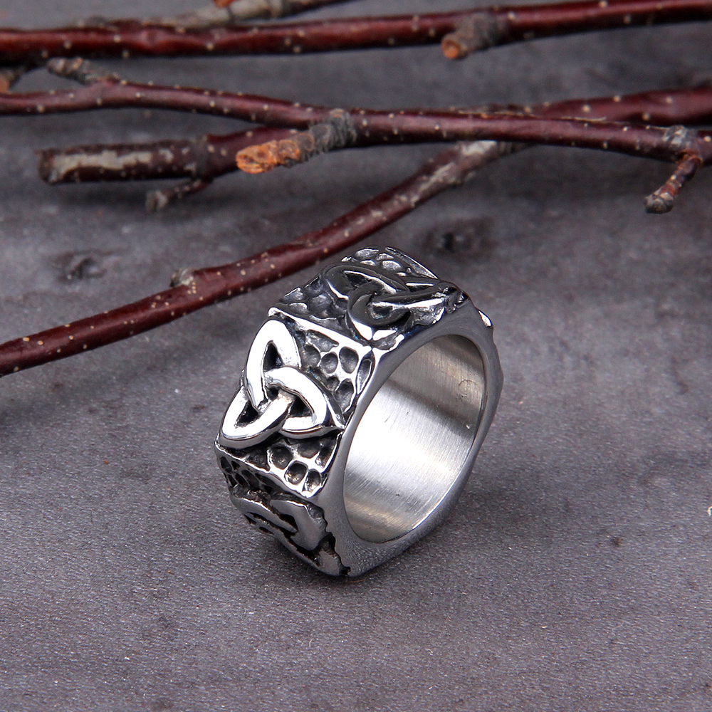 Viking Ring - Triquetra